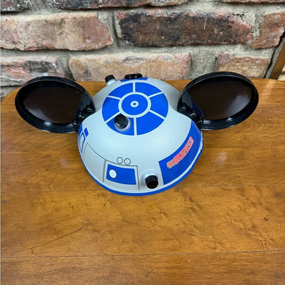 NWT Youth Disney Parks R2D2 Mickey Mouse Star Wars Droid Hat with Ears
